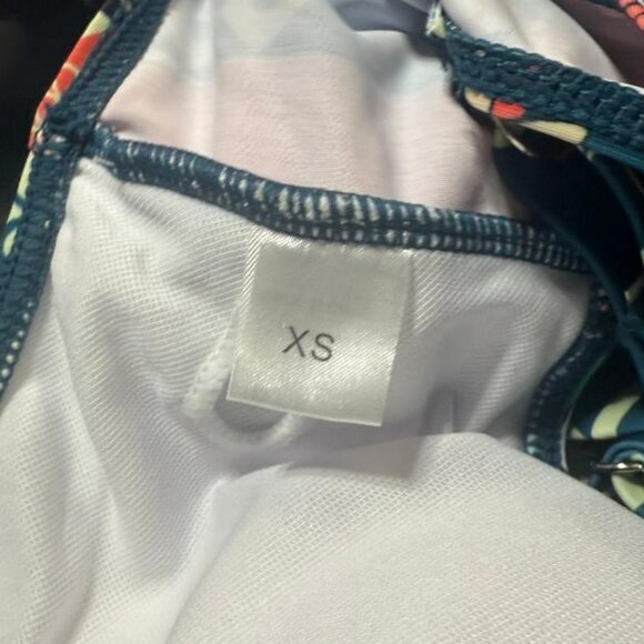 NWT Two-piece Floral Print Bikini Set - Size XS - Picture 4 of 13